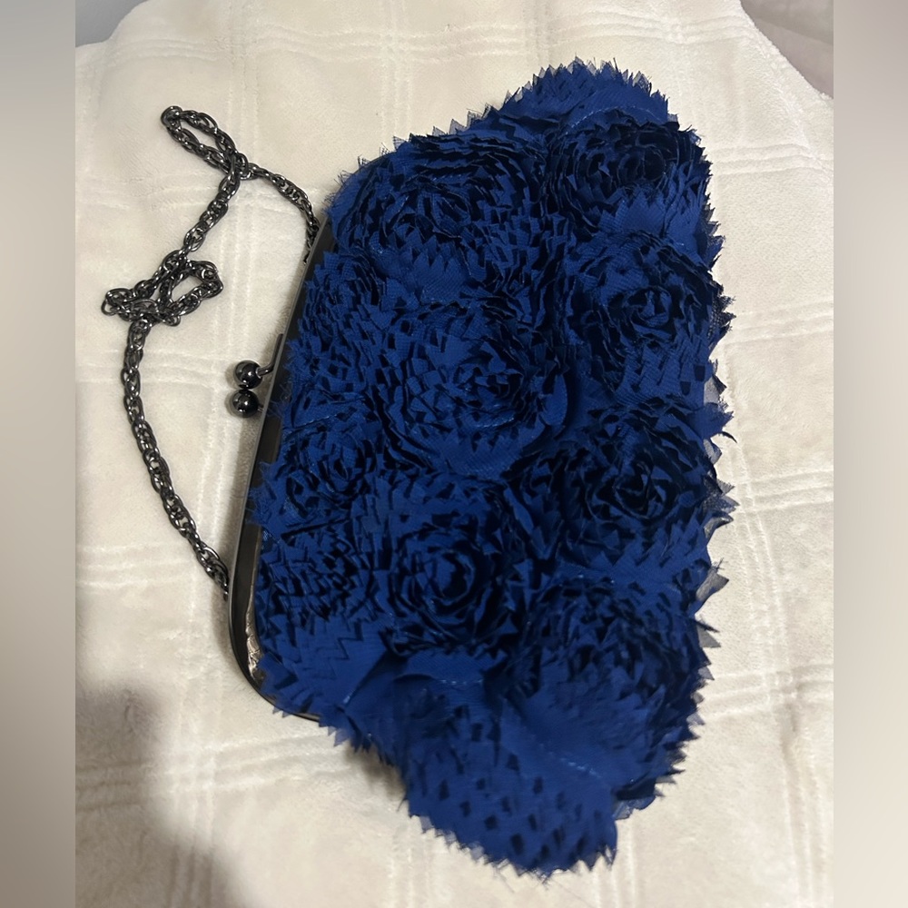 Blue Roses Dominique Clutch by Inge Christopher - Picture 10 of 10